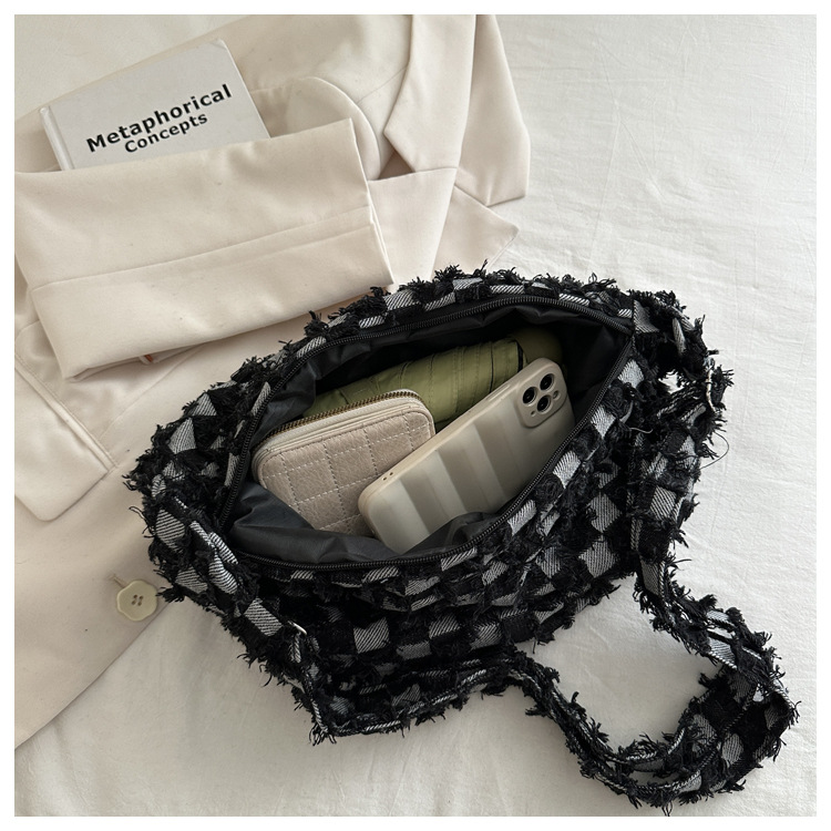 Casual and fashionable crossbody bag 2025 new style large-capacity simple checkered single-shoulder bag, personalized and versatile, lightweight underarm bag undefined
