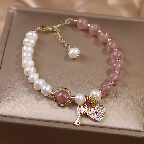 New Natural Freshwater Pearl Bracelet for Women, Korean-Style Fresh and Cute Four-Leaf Clover Charm Bracelet, Perfect Gift for Friends or Sisters