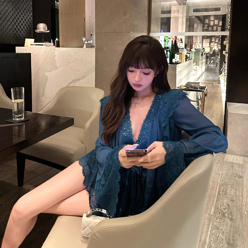 TZ3951 rich family daughter gold peacock blue lace stitching V-neck shirt women's summer chic temperament socialite long sleeve top TZ3951 rich family daughter gold peacock blue lace stitching V-neck shirt women's summer chic temperament socialite long sleeve top