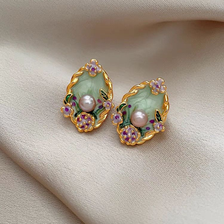 Q60 earrings