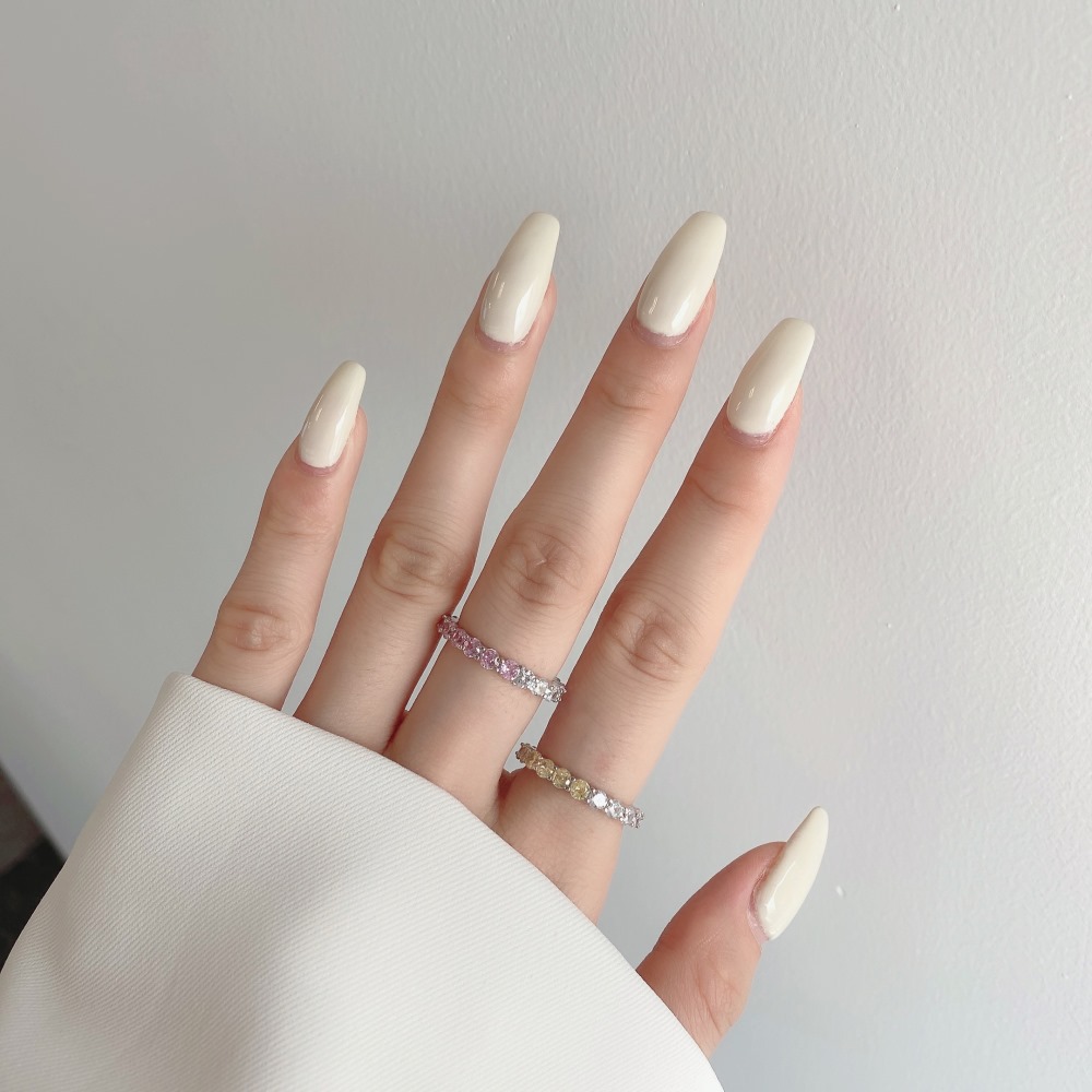S sterling per le donne con un senso di design di nicchia, lusso leggero, anello in argento con zircone 5A completamente in diamanti trasmesso in diretta_voghion.com