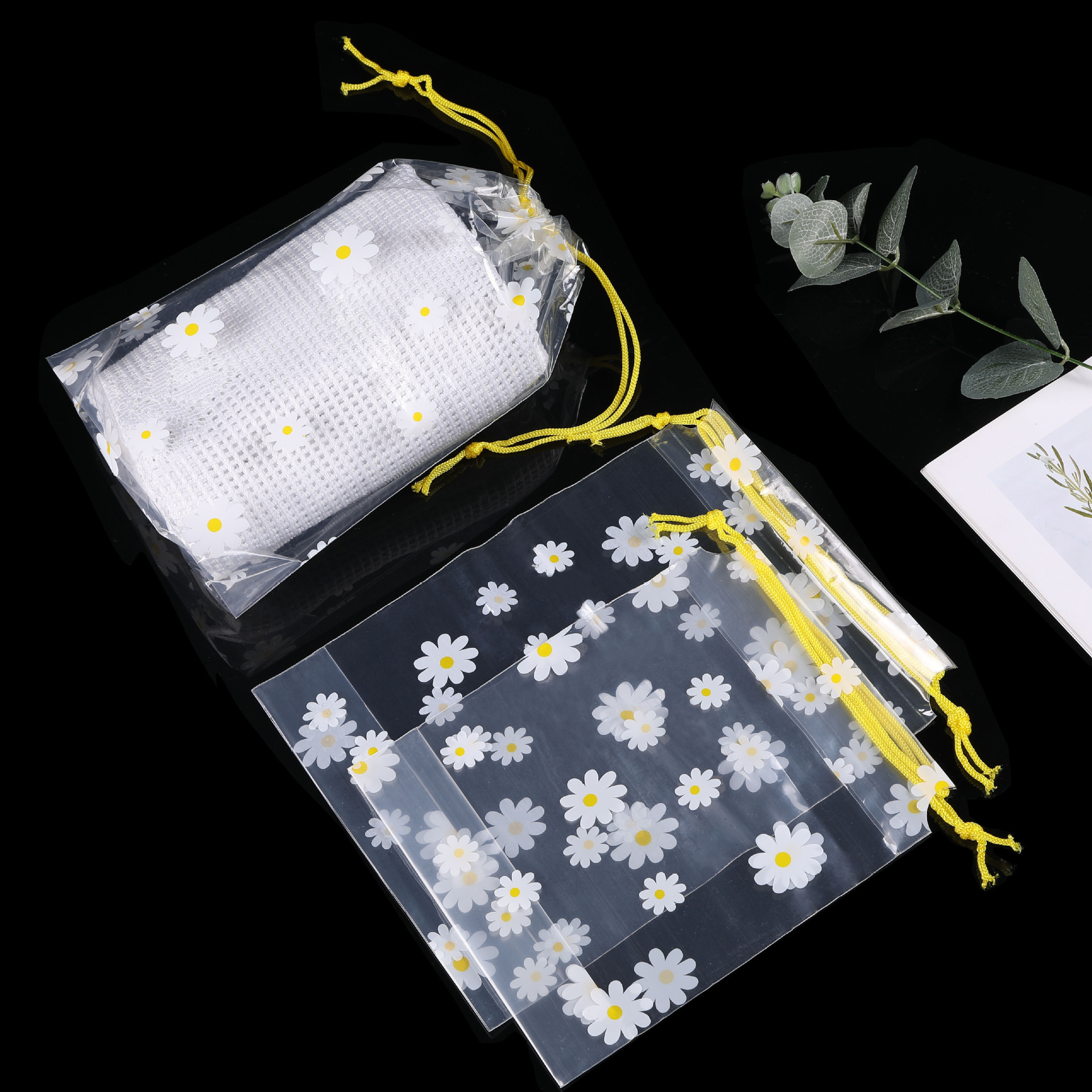 Bolsa con cremallera de ropa Bolsa con cremallera de crisantemo pequeño Bolsa de embalaje de camiseta Bolsa de ropa interior Bolsa de ropa PE esmerilada pequeña bolsa ziplock