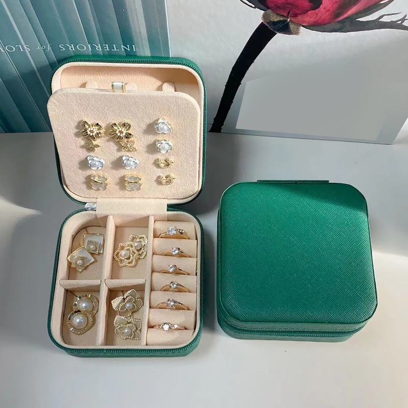 작은 더블 레이어 스터드 귀걸이 - 크로스 패턴 짙은 녹색, 10*10*5CM