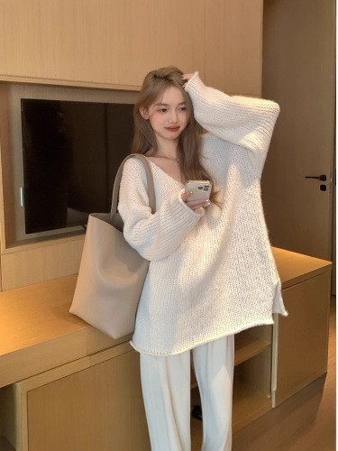 Japanese Autumn/Winter New Knit Hat Design Coarse Needle Innerwear Gentle Color Relaxed Retro Women's Sweater