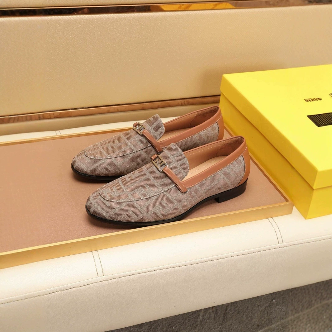 Мужские туфли с квадратным носком, металлической пряжкой, элегантной мягкой подошвой, парижской вышивкой, удобные, с неглубоким вырезом, для внешней торговли и трансграничной торговли.