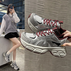 2024冬にベルベットが小さいスポーツシューズは超軽量で厚い底の本革カジュアルシューズの女性はアンコラの赤いお父さんの靴を手に入れた