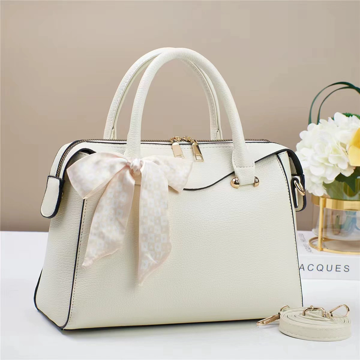 Capacious Shoulder Bag, Fashionable Structured Handbag, 32×13×22 cm, Removable Strap
