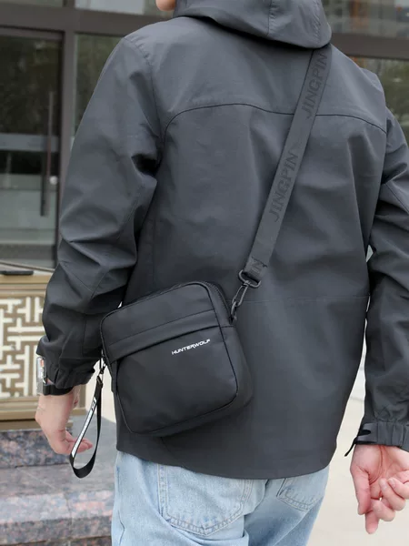 2025 New Men's Bag Shoulder Bag Casual Crossbody Bag Vertical Small Bag Mini Mobile Phone Bag Men's Water-Repellent Trendy Portable