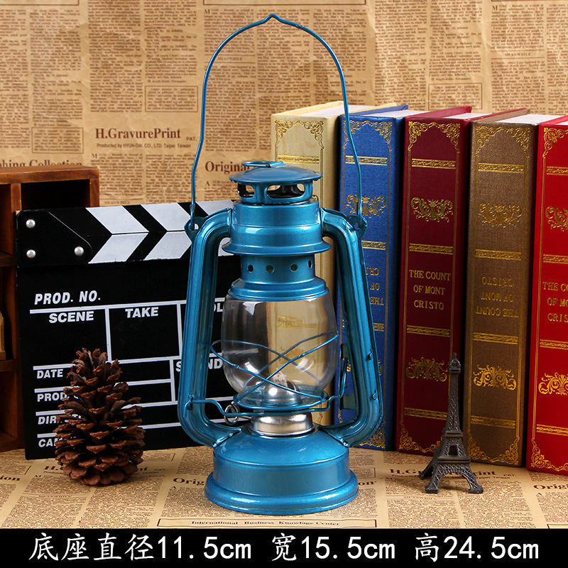 Fábrica al por mayor retro nostálgico lámpara de queroseno linterna lámpara de mástil linterna portátil lámpara de campamento al aire libre Lámpara decorativa multi-color