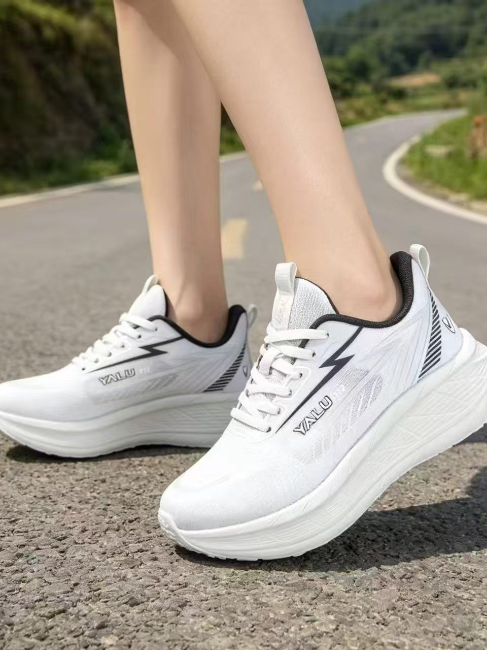 Hombres verano 2026 zapatos casuales transpirables moda ligera juvenil zapatillas deportivas para correr un cabello image 3
