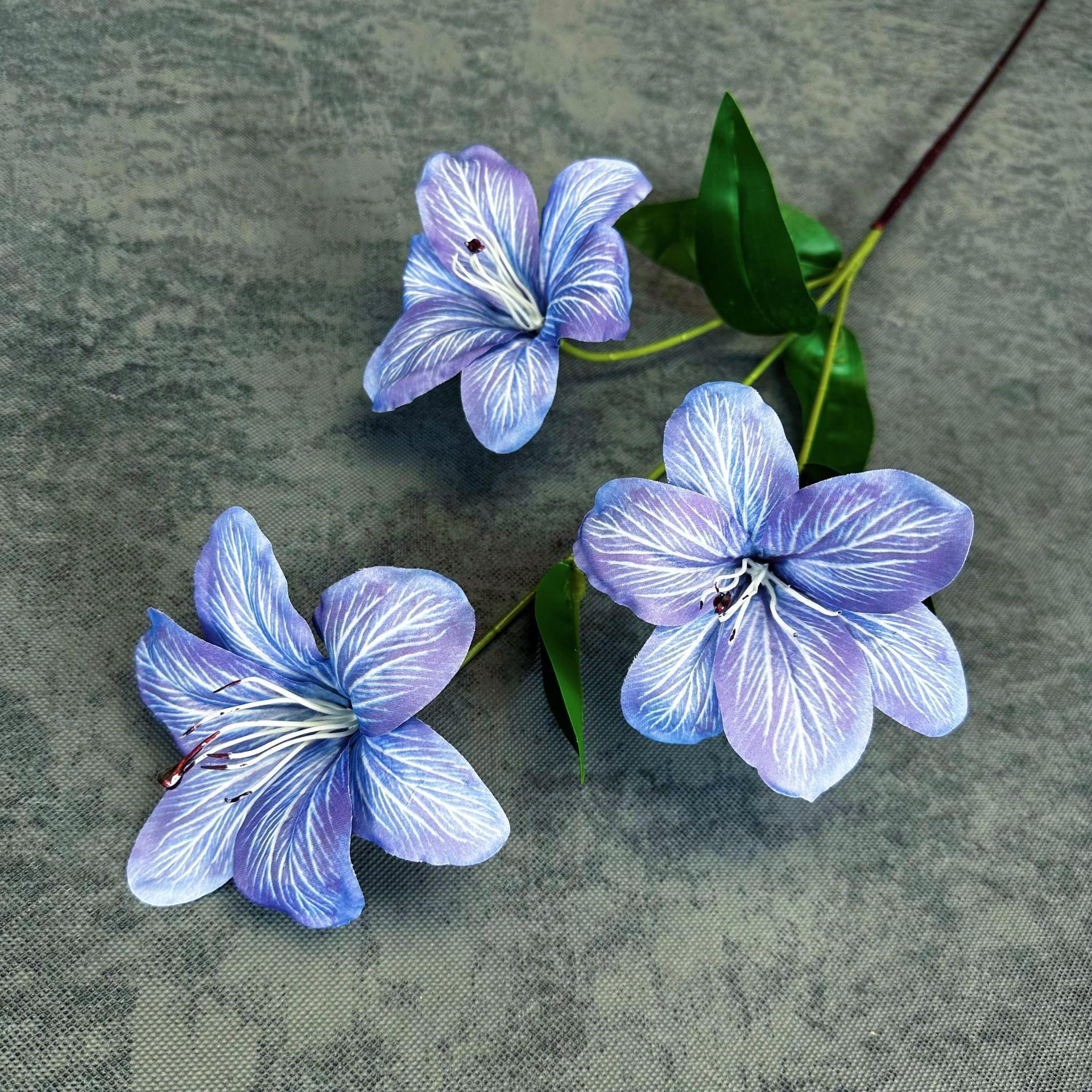 Simulación de 3 cabezas de lirio impresa en 3D lirio boda decoración del hogar decoración de flores falsas transfronterizas al por mayor
