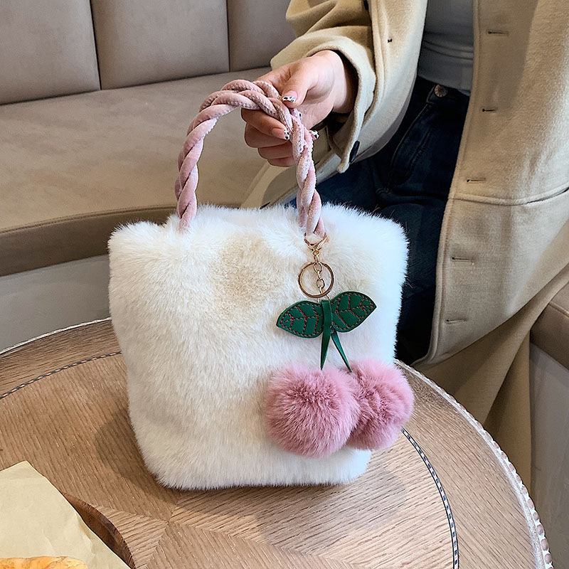 Cherry plush woven handbag 2022 new sweet chain crossbody bag Korean version of the new furry crossbody bag