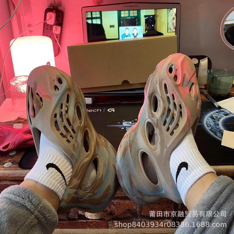 Fashionable and Simple 2025 Summer New Trendy Unisex Couple Style Outdoor Sports Clogs Fashionable and Simple 2025 Summer New Trendy Unisex Couple Style Outdoor Sports Clogs