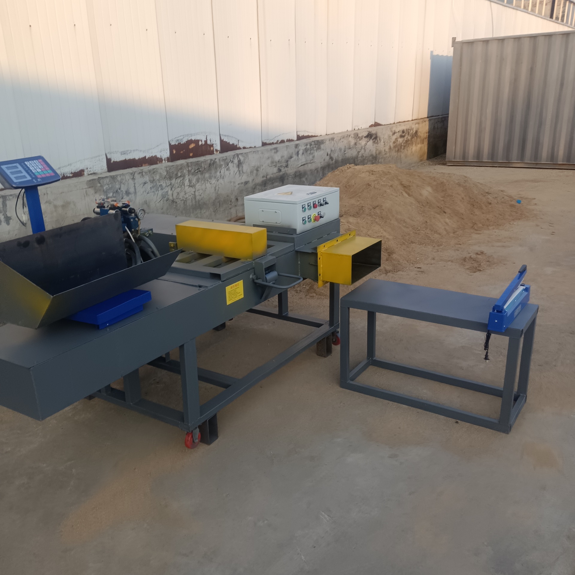 支持定制1-25公斤擦机布抹布套袋打包机 全自动布料压块机