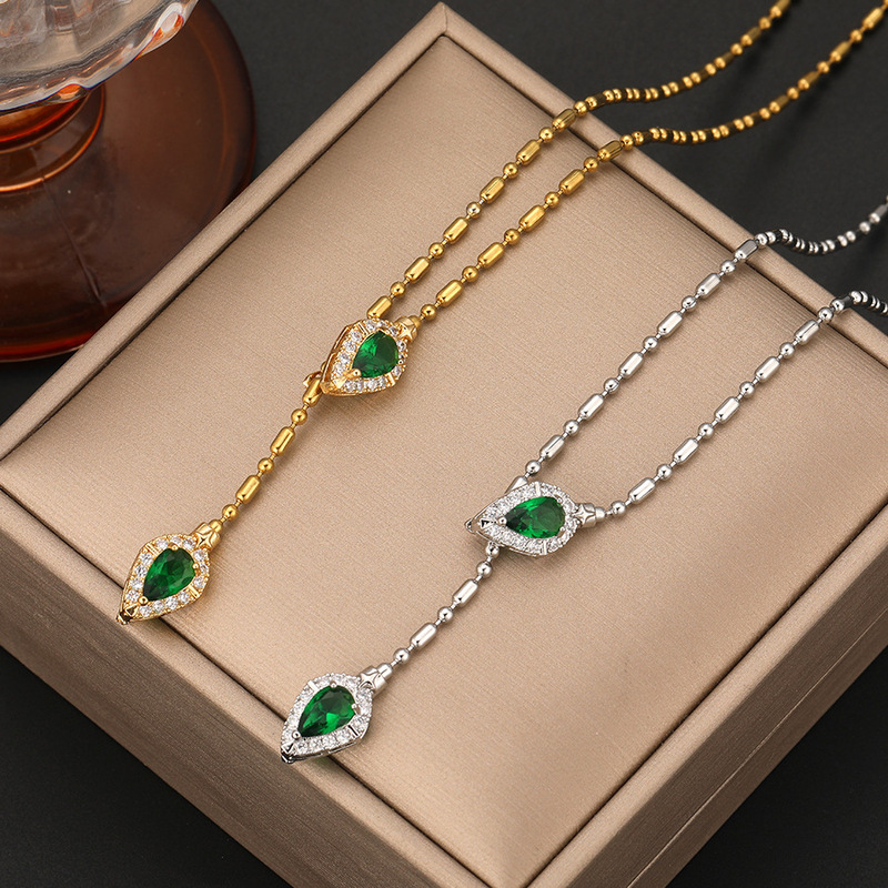Emerald Snake Necklace for the Zodiac Year, New Sweet and Cool Style, Personalized Fashion Versatile Choker, High-End Clavicle Chain