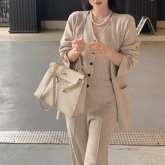 法式名媛毛衣套装女秋冬季新款气质休闲针织开衫背心阔腿裤三件套