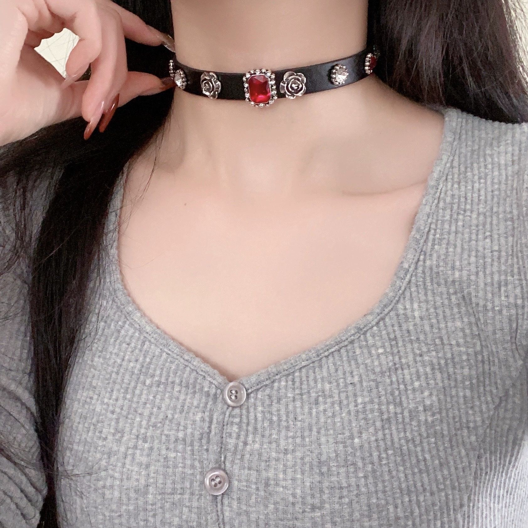 입체적인 로즈 컬러 다이아몬드 가죽 넥 칼라 X4321A