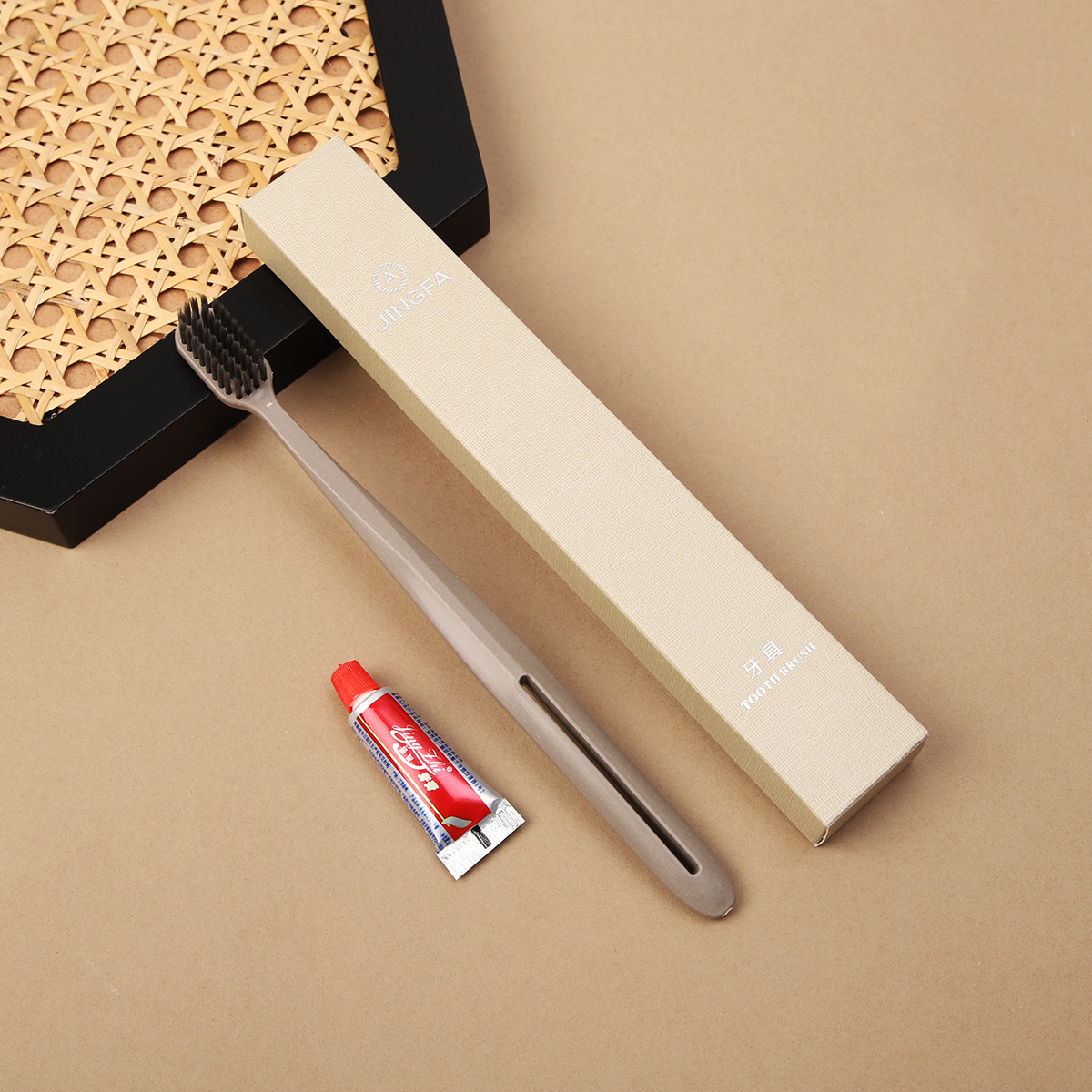 Hotel desechable cepillo de dientes de dientes de cabello suave conjunto de artículos de higiene beige caja de tarjetas estrella residencial hotel al por mayor