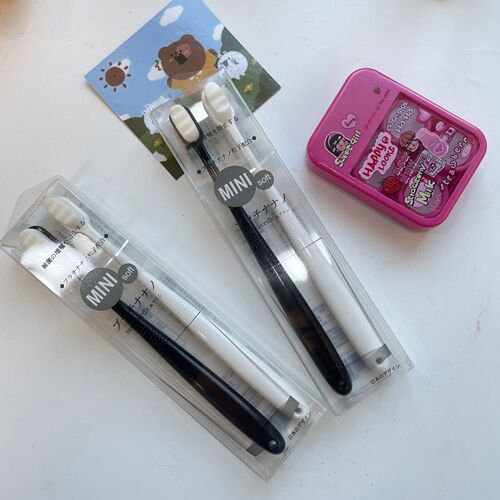 Black and white round head soft hair small head toothbrush ins simple couple home portable travel size adult toothbrush BH081