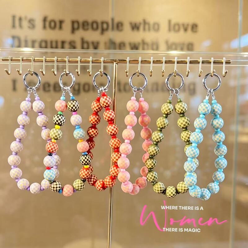 European and American original mobile phone chains, wooden checkered beads, mobile phone pendants, bag keychains, fashionable accessories, cross-border wholesale
