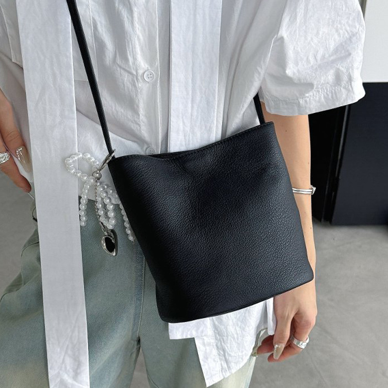 Cross-Border French Minimalist Small Bucket Bag Genuine Leather Women's Bag 2026 New Arrival Top Grain Cowhide Shoulder Underarm Crossbody Bag - Thumbnail 3
