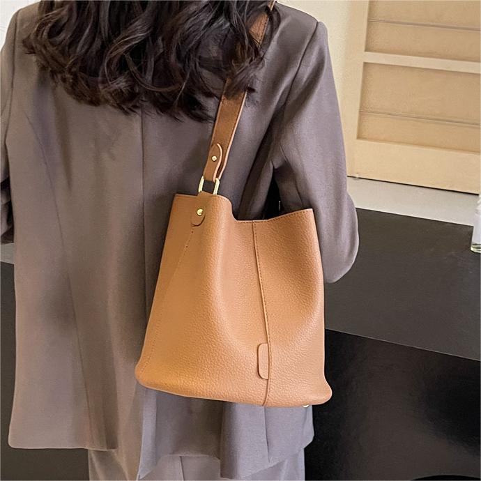 Commuter todo partido bolsa de color sólido para las mujeres 2024 nueva moda retro cubo bolsa nicho de alta calidad bolso de hombro ocasional