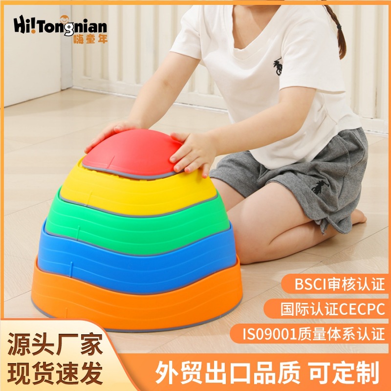 Juguetes para niños al por mayor equipos deportivos de entrenamiento sensorial para jardín de infantes ayuda de enseñanza anti-deslizante arco iris a través del río piedra