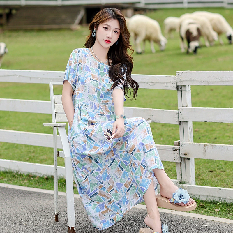 Летнее тонкое платье с коротким рукавом 2025 года для мам среднего и пожилого возраста, свободного кроя, большого размера, повседневное, с принтом, длинное.