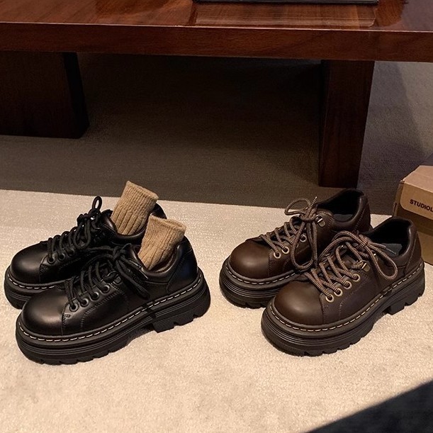 Nuevo estilo clásico de estilo británico, zapatos de correa Lefour, zapatos de tacón bajo, zapatos de derby, zapatos de cuero para mujeres