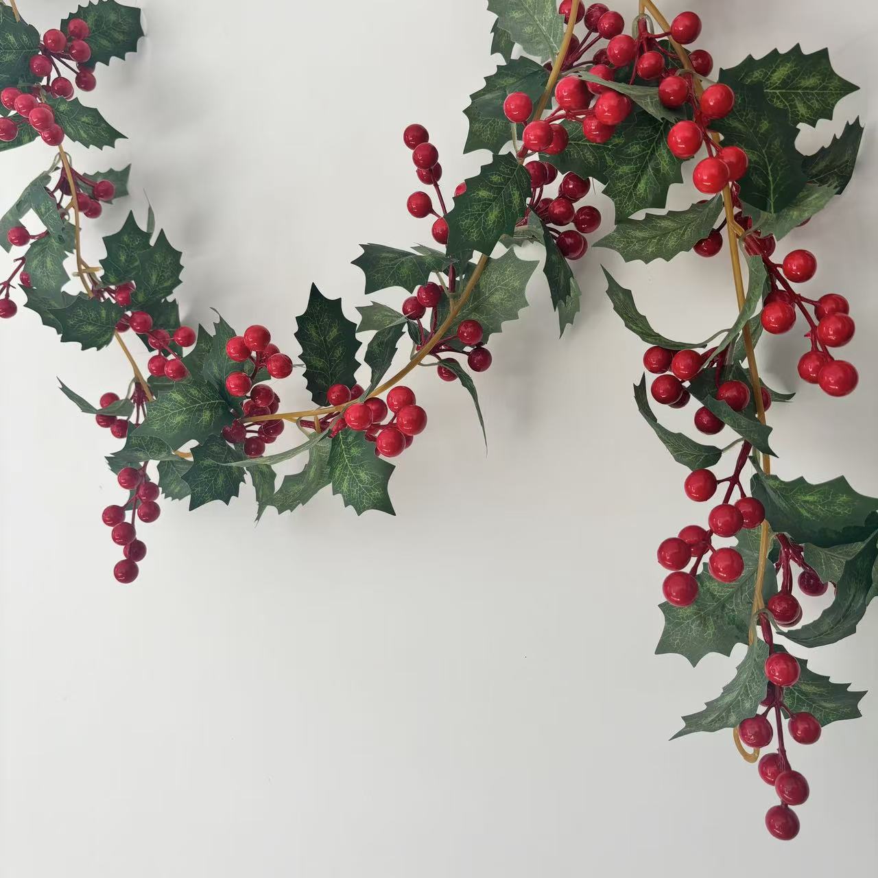 Artificial Christmas leaf red fruit berry rattan cross-border Christmas atmosphere decoration home decoration Christmas decoration rattan 3