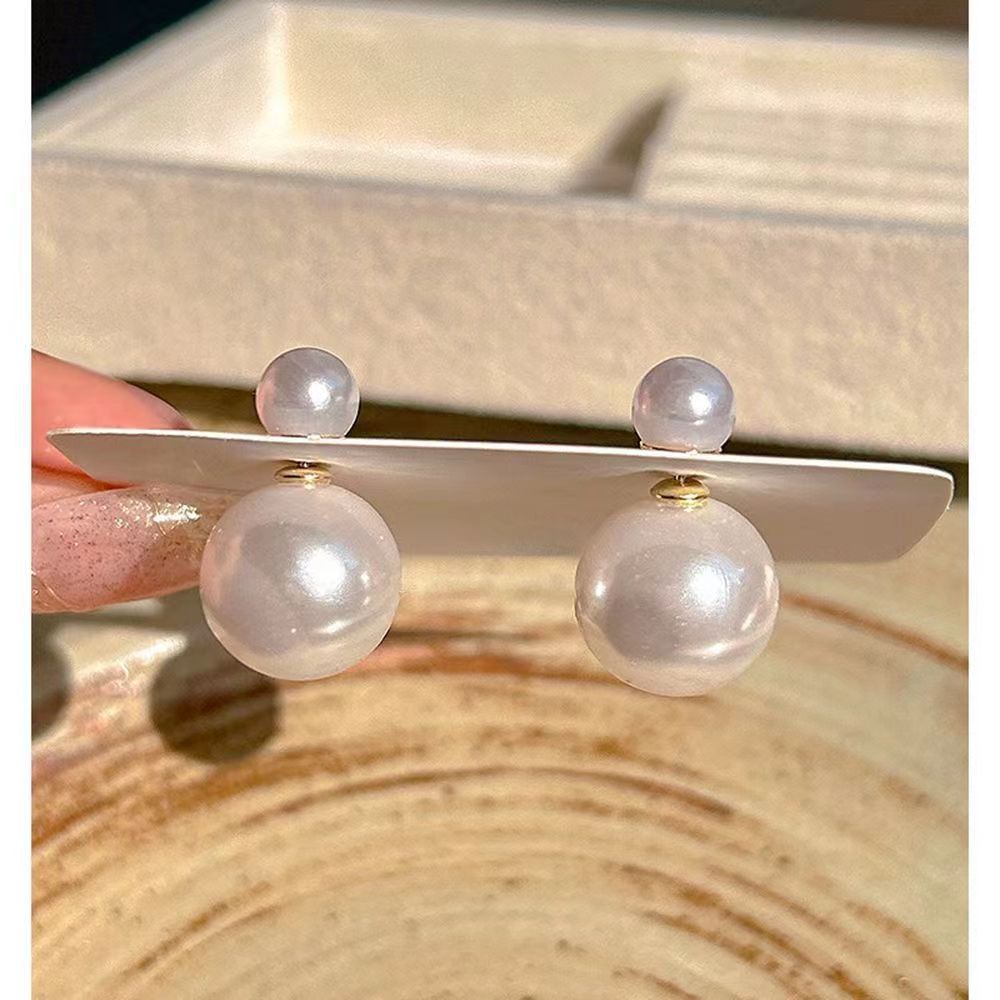 Retro small design sophisticated fashionable elegant earrings from…
