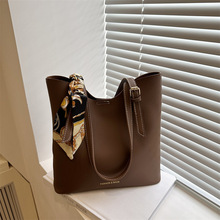 托特包包女式2025新款春夏百搭大包单肩包通勤大容量腋下水桶女包