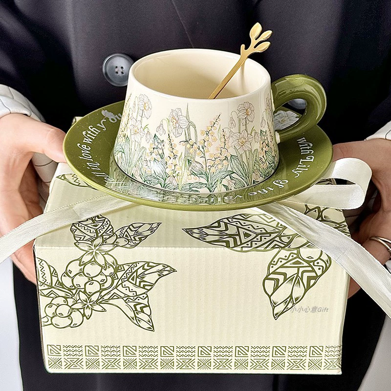 Керамический набор для кофе с цветочным принтом в стиле ретро, включающий чашку и блюдце, с эффектом масляной живописи, для девочек, идеальный для послеобеденного чаепития.