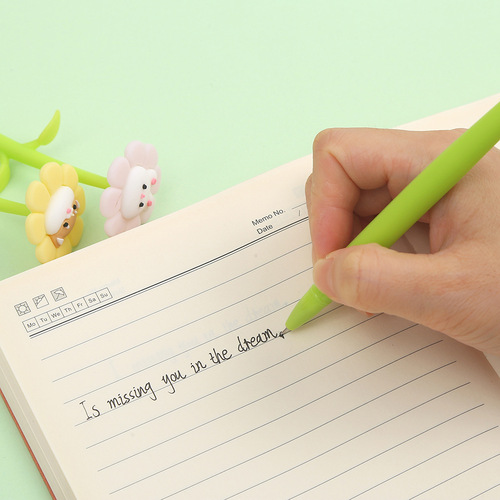 Middle sail stationery cartoon piggy rabbit flower swing neutral pen rabbit tender leaf soft rubber shake water pen wholesale 
