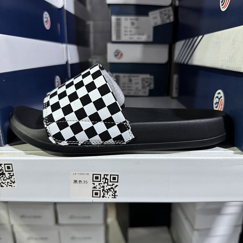 Celebrity-Inspired Trendy Brand Slippers 2026 New Model for Men and Women Casual Slip-On Summer Outdoor Non-Slip Anti-Odor
