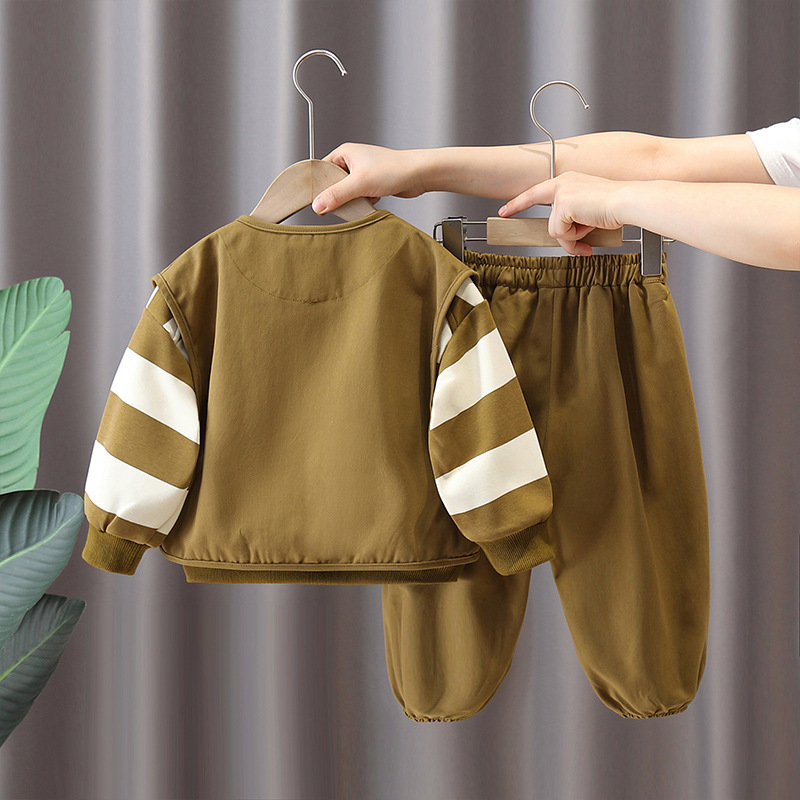 6116 traje de chaleco para niños 2025 primavera y otoño nuevo estilo hermoso suéter a rayas para niños traje de tres piezas de otoño para bebés