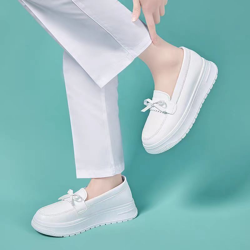 Zapatos de enfermera transpirables de suela blanda para mujer 2024 zapatos blancos antiolores y antideslizantes nuevos zapatos médicos cómodos zapatos Lofu de suela gruesa