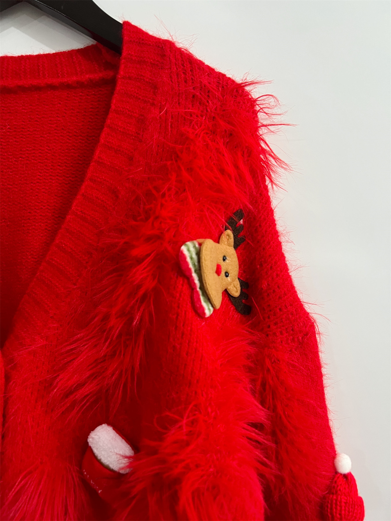 Damen Weihnachtskardigan In Rot Mit Nerzoptik Und Applikation_voghion.com