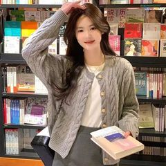 圆领麻花毛衣外套女2025秋冬新款百搭减龄显瘦短款复古洋气针织衫