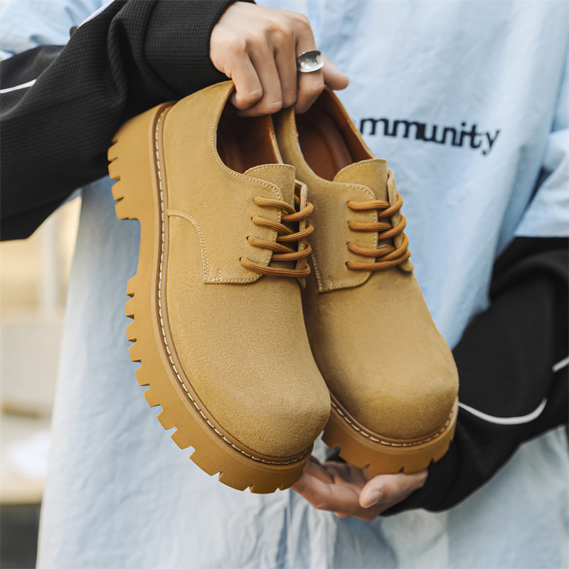 Retro fashionable trend autumn shoes English style for leisure