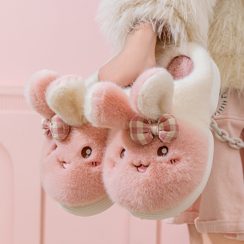 Hermosas zapatillas de algodón para perros de invierno para mujeres nuevas zapatillas de peluche de dibujos animados de fondo grueso para el hogar interior cálido
