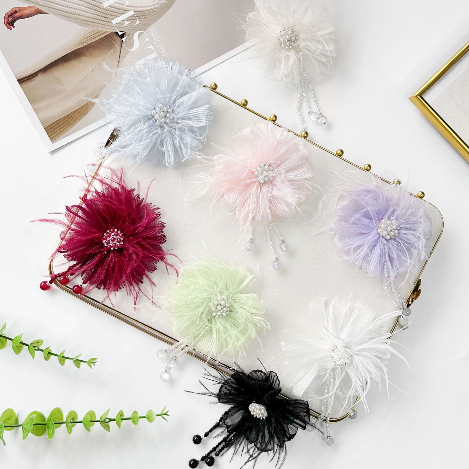 Plumas de perlas de Qixian accesorios de flores hechas a mano broches de cabello DIY temperamento pectoral ropa característica accesorios al por mayor