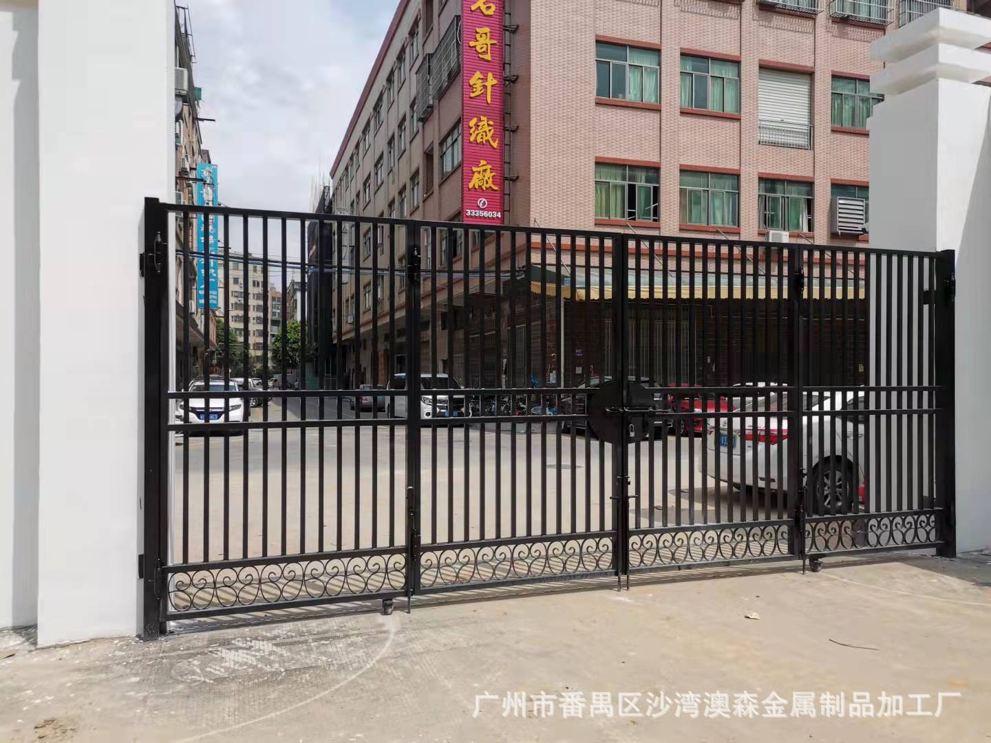 广州厂家制作折叠双开手动铁门小区入口手动四折镀锌方管铁艺大门-阿里巴巴