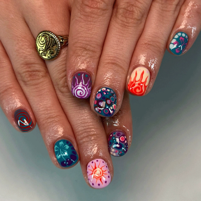 Y2K hippie psychedelic color-blocking swirl flame short square retro bohemian spicy girl fake nails Y2K hippie psychedelic color-blocking swirl flame short square retro bohemian spicy girl fake nails
