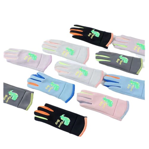 Children's Waterproof Gloves Cartoon Glow-in-the-Dark Outdoor Sports Fleece Warm Winter Riding Windproof Waterproof Boys and Girls