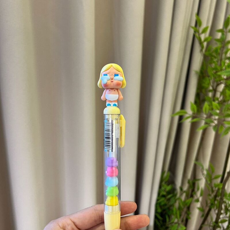 泣いている赤ちゃんを変える、かわいい赤ちゃんを変える、ニュートラルペン、クリエイティブなDIY楽しいペン、かわいい学生|undefined