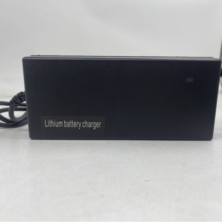 现货批发48V12AH60V72V智能快充锂电池电瓶车园林工具充电器