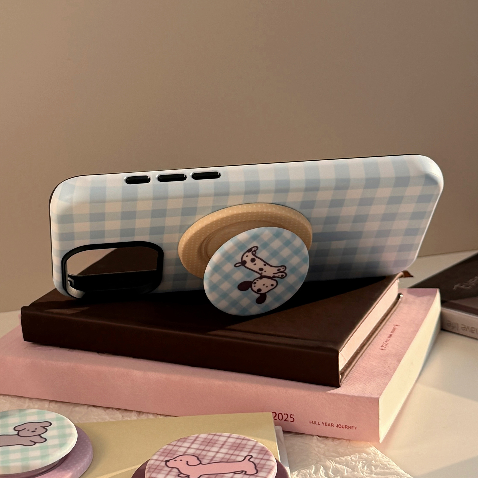 Colores de contraste para cachorros de cuadrillas Magsafe succión de soporte de airbags de película para teléfonos móviles telescópicos dibujos animados portátiles