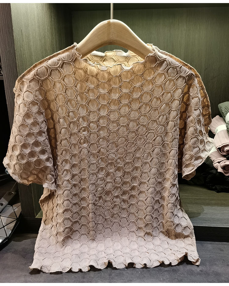 Áo thun nữ tay ngắn cổ tròn chất liệu cotton phối họa tiết ép hoa nhăn — màu đen, xanh lam, màu trắng, màu kaki chi tiết 16