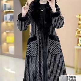 中年妈妈装冬装毛呢大衣中老年冬天女皮毛一体外套女2025冬季新款